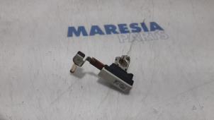 Gebruikte Accu sensor Fiat 500 (312) 0.9 TwinAir 85 Prijs € 50,00 Margeregeling aangeboden door Maresia Parts