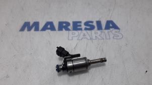 Gebruikte Injector (benzine injectie) Peugeot RCZ (4J) 1.6 16V THP Prijs € 35,00 Margeregeling aangeboden door Maresia Parts