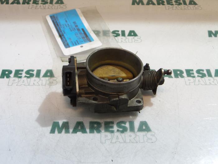 Gebruikte Gasklephuis Renault Safrane II 2.5 20V RXE,RXT Prijs € 105,00 Margeregeling aangeboden door Maresia Parts