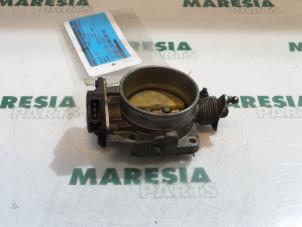 Gebruikte Gasklephuis Renault Safrane II 2.5 20V RXE,RXT Prijs € 105,00 Margeregeling aangeboden door Maresia Parts