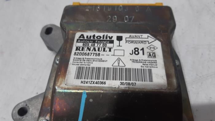 Airbag Module van een Renault Espace (JK) 2.0 dCi 16V 175 FAP 2007