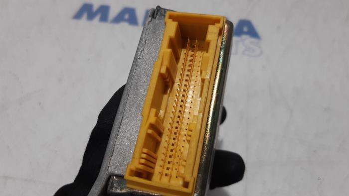 Airbag Module van een Renault Espace (JK) 2.0 dCi 16V 175 FAP 2007