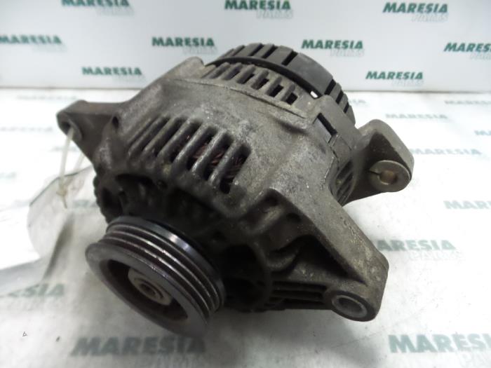 Gebruikte Dynamo Renault Megane Scénic (JA) 1.6 RT Prijs € 40,00 Margeregeling aangeboden door Maresia Parts