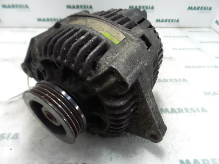 Gebruikte Dynamo Renault Megane Scénic (JA) 1.6 RT Prijs € 50,00 Margeregeling aangeboden door Maresia Parts