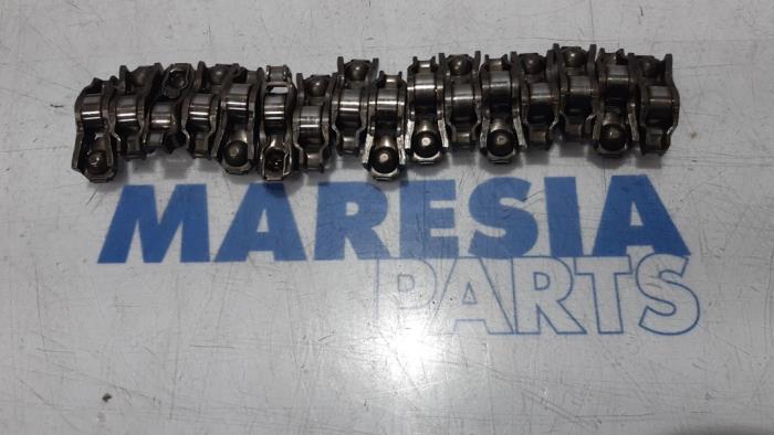 Gebruikte Tuimelaar Citroen C4 Berline (NC) 1.4 16V VTi Prijs € 50,00 Margeregeling aangeboden door Maresia Parts