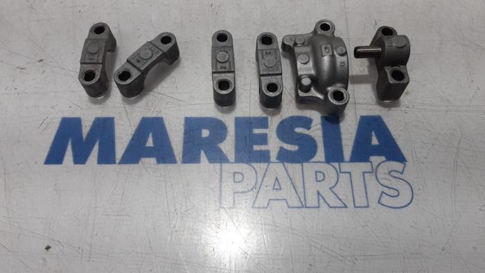 Gebruikte Nokkenas Citroen C4 Berline (NC) 1.4 16V VTi Prijs € 20,00 Margeregeling aangeboden door Maresia Parts