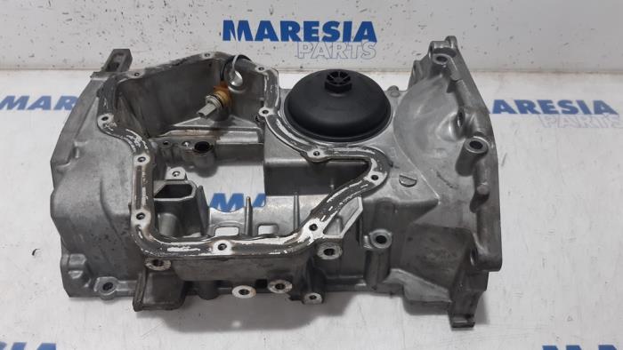 Gebruikte Carterpan Renault Clio IV Estate/Grandtour (7R) 1.2 TCE 16V GT EDC Prijs € 49,95 Margeregeling aangeboden door Maresia Parts