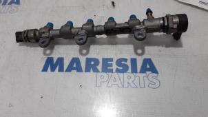 Gebruikte Injector brug Renault Espace (JK) 2.0 dCi 16V 150 FAP Prijs € 75,00 Margeregeling aangeboden door Maresia Parts