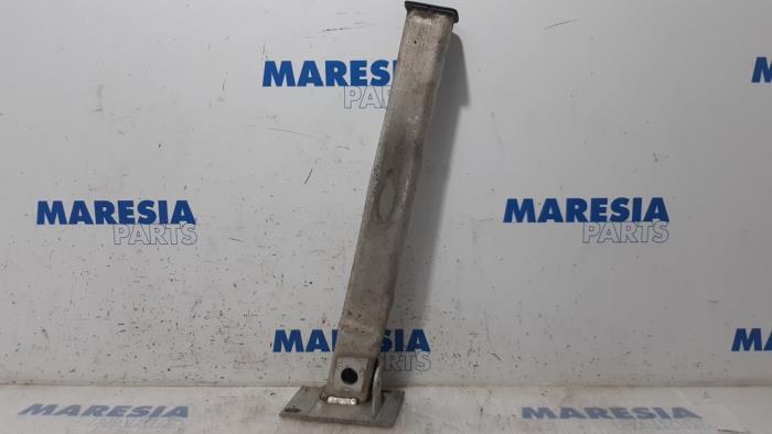 Gebruikte Subframe Peugeot 308 CC (4B) 1.6 16V THP 150 Prijs € 25,00 Margeregeling aangeboden door Maresia Parts