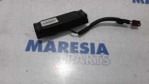 Gebruikte GPS Antenne Peugeot 308 CC (4B) 1.6 16V THP 150 Prijs € 50,00 Margeregeling aangeboden door Maresia Parts