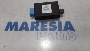 Gebruikte Alarm module Peugeot 308 CC (4B) 1.6 16V THP 150 Prijs € 75,00 Margeregeling aangeboden door Maresia Parts