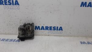 Gebruikte Gasklephuis Renault Scénic III (JZ) 1.2 16V TCe 115 Energy Prijs € 19,99 Margeregeling aangeboden door Maresia Parts