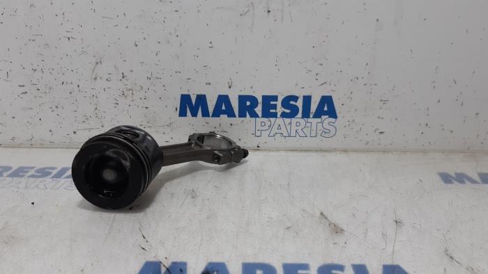 Gebruikte Zuiger Renault Megane III Grandtour (KZ) 1.5 dCi 95 Prijs € 75,00 Margeregeling aangeboden door Maresia Parts