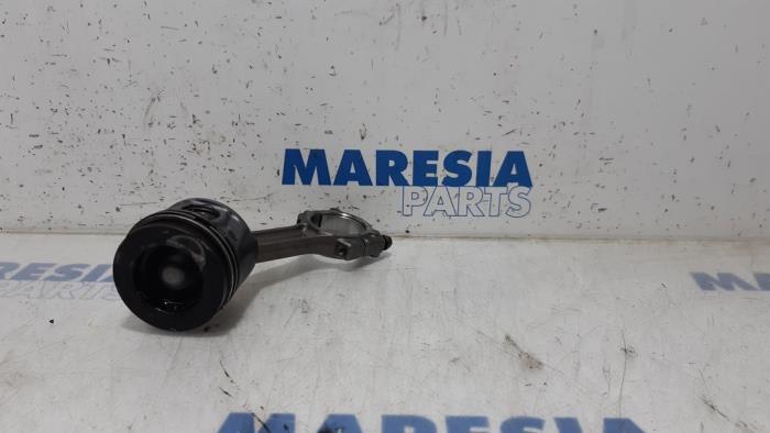 Gebruikte Zuiger Renault Megane III Grandtour (KZ) 1.5 dCi 95 Prijs € 75,00 Margeregeling aangeboden door Maresia Parts