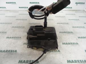 Gebruikte Portierslot Mechaniek 4Deurs rechts-achter Renault Laguna II Grandtour (KG) 1.9 dCi 120 Prijs € 30,00 Margeregeling aangeboden door Maresia Parts