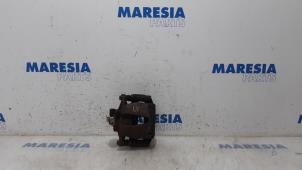 Gebruikte Remklauw (Tang) links-voor Peugeot Bipper (AA) 1.4 HDi Prijs € 40,00 Margeregeling aangeboden door Maresia Parts