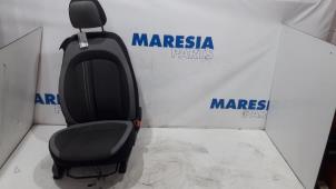 Gebruikte Voorstoel rechts Fiat Punto Evo (199) 1.4 Prijs € 85,00 Margeregeling aangeboden door Maresia Parts