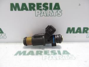 Gebruikte Injector (benzine injectie) Citroen Saxo 1.4i SX,VSX Prijs € 20,00 Margeregeling aangeboden door Maresia Parts