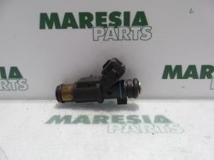 Gebruikte Injector (benzine injectie) Citroen Saxo 1.4i SX,VSX Prijs € 20,00 Margeregeling aangeboden door Maresia Parts