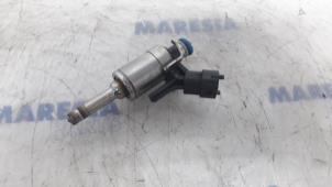Gebruikte Injector (benzine injectie) Peugeot RCZ (4J) 1.6 16V THP Prijs € 35,00 Margeregeling aangeboden door Maresia Parts