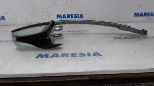 Gebruikte Ruit Driehoek links-voor Peugeot 207 CC (WB) 1.6 16V Prijs € 75,00 Margeregeling aangeboden door Maresia Parts