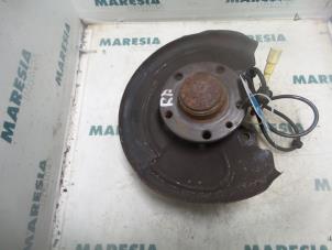 Gebruikte Fusee rechts-achter Alfa Romeo GTV (916) 2.0 V6 Turbo Prijs € 50,00 Margeregeling aangeboden door Maresia Parts