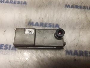 Gebruikte Camera achteruitrijden Renault Megane IV (RFBB) 1.2 Energy TCE 100 Prijs € 157,50 Margeregeling aangeboden door Maresia Parts