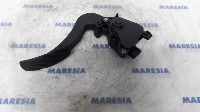 Gebruikte Sensor Gaspedaalpositie Renault Megane IV (RFBB) 1.2 Energy TCE 100 Prijs € 30,00 Margeregeling aangeboden door Maresia Parts