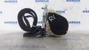 Gebruikte Veiligheidsgordel rechts-voor Renault Twingo II (CN) 1.2 16V Prijs € 35,00 Margeregeling aangeboden door Maresia Parts