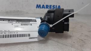 Gebruikte Waterpomp Renault Megane III Berline (BZ) 1.4 16V TCe 130 Prijs € 25,00 Margeregeling aangeboden door Maresia Parts