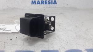 Gebruikte Koelvinweerstand Renault Grand Scénic III (JZ) 1.4 16V TCe 130 Prijs € 20,00 Margeregeling aangeboden door Maresia Parts