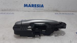 Gebruikte Portiergreep 4Deurs rechts-voor Renault Grand Scénic III (JZ) 1.4 16V TCe 130 Prijs € 40,00 Margeregeling aangeboden door Maresia Parts