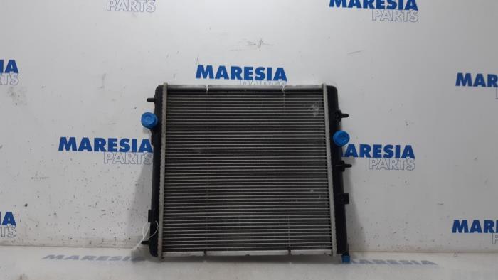 Gebruikte Radiateur Citroen C3 (SC) 1.4 16V VTi Prijs € 30,00 Margeregeling aangeboden door Maresia Parts