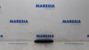 Gebruikte Display Interieur Renault Twingo (C06) 1.2 Prijs € 25,00 Margeregeling aangeboden door Maresia Parts