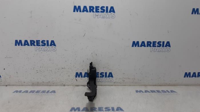 Gebruikte Gaspedaalpositie Sensor Citroen C3 (SC) 1.4 Prijs € 20,00 Margeregeling aangeboden door Maresia Parts