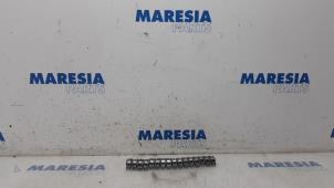 Gebruikte Tuimelaar Renault Espace (RFCJ) 1.6 Energy dCi 160 Prijs € 40,00 Margeregeling aangeboden door Maresia Parts