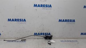 Gebruikte Cabriodak vergrendelslot Peugeot 307 CC (3B) 2.0 16V Prijs € 75,00 Margeregeling aangeboden door Maresia Parts