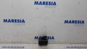 Gebruikte Luchthoeveelheidsmeter Citroen C3 (SC) 1.6 HDi 92 Prijs € 20,00 Margeregeling aangeboden door Maresia Parts