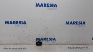 Gebruikte Sensor regen Peugeot 5008 I (0A/0E) 1.6 THP 16V Prijs € 35,00 Margeregeling aangeboden door Maresia Parts