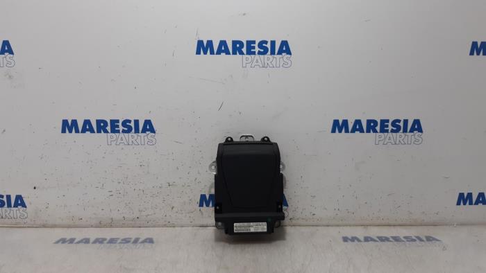 Gebruikte Head-up display Peugeot 5008 I (0A/0E) 1.6 THP 16V Prijs € 131,25 Margeregeling aangeboden door Maresia Parts