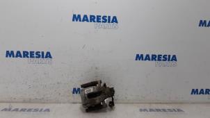 Gebruikte Remklauw (Tang) links-achter Peugeot 207 CC (WB) 1.6 HDiF 16V Prijs € 19,90 Margeregeling aangeboden door Maresia Parts