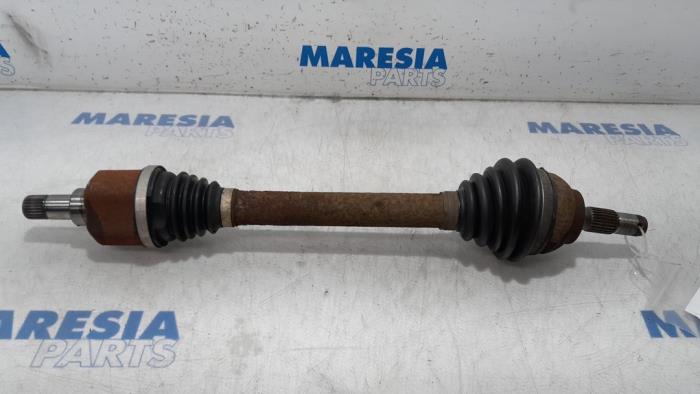 Gebruikte Steekas links-voor Peugeot 207 CC (WB) 1.6 HDiF 16V Prijs € 34,00 Margeregeling aangeboden door Maresia Parts