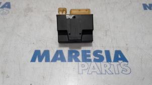 Gebruikte Gloeirelais Peugeot 207 CC (WB) 1.6 HDiF 16V Prijs € 15,00 Margeregeling aangeboden door Maresia Parts