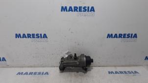 Gebruikte Oliefilterhouder Peugeot 207 CC (WB) 1.6 16V Prijs € 65,00 Margeregeling aangeboden door Maresia Parts