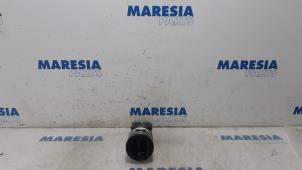 Gebruikte Zuiger Renault Master III (FV) 2.3 dCi 125 16V RWD Prijs € 90,75 Inclusief btw aangeboden door Maresia Parts