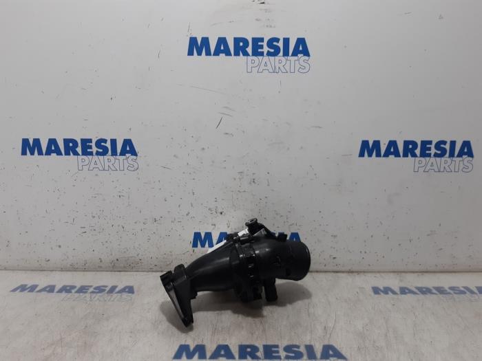 Gebruikte Turbo Pijp Renault Trafic (1FL/2FL/3FL/4FL) 1.6 dCi 90 Prijs € 36,30 Inclusief btw aangeboden door Maresia Parts