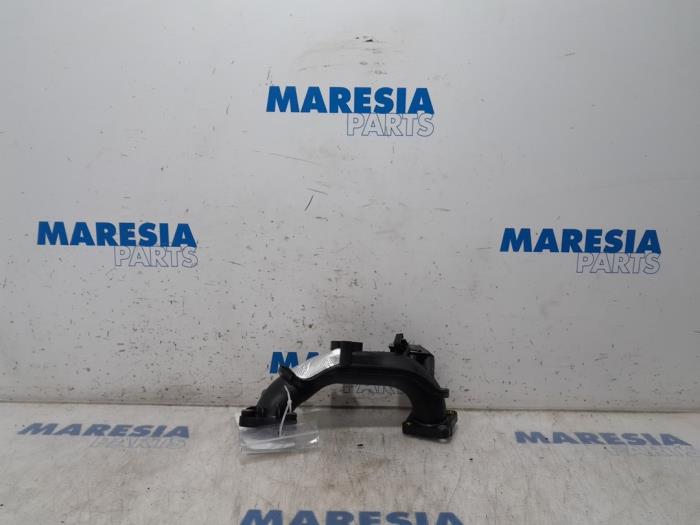Gebruikte Intercooler Buis Peugeot 308 SW (L4/L9/LC/LJ/LR) 1.6 BlueHDi 120 Prijs € 20,00 Margeregeling aangeboden door Maresia Parts