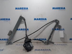 Gebruikte Ruitmechaniek 2Deurs rechts-voor Peugeot 307 CC (3B) 2.0 16V Prijs € 157,50 Margeregeling aangeboden door Maresia Parts