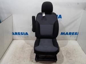 Gebruikte Voorstoel links Opel Vivaro 1.6 CDTI 90 Prijs € 317,63 Inclusief btw aangeboden door Maresia Parts
