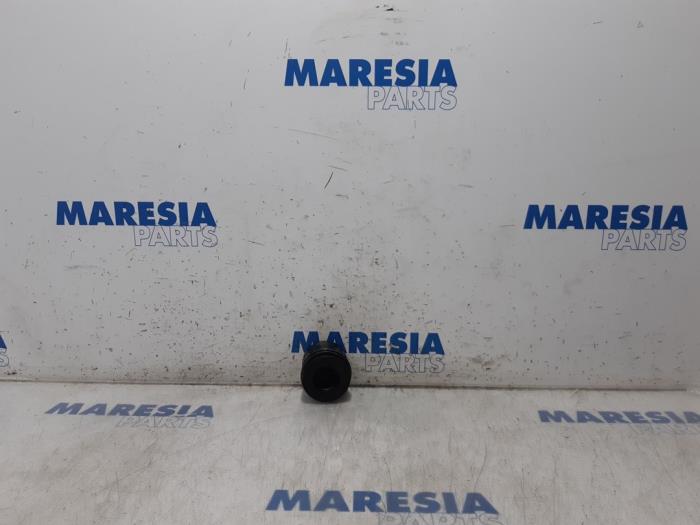 Gebruikte Zuiger Alfa Romeo MiTo (955) 1.3 JTDm 16V Eco Prijs € 25,00 Margeregeling aangeboden door Maresia Parts